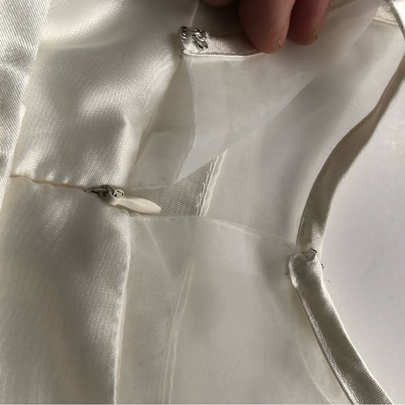 Elegant White Floral Dress - Picture 7 of 12